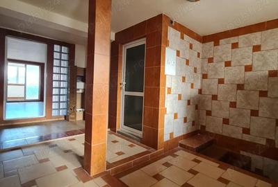 Casă cu 6 camere cu Canalizare în Vest