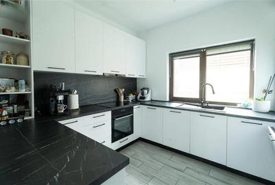 Casă cu 5 camere cu Teren 380 Mp în Dezmir - 3