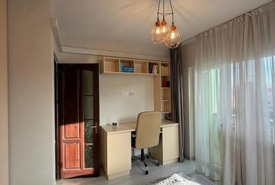 Apartament cu 3 camere semidecomandat în Central