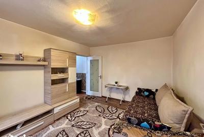 Apartament cu 2 camere semidecomandat, mobilat în Malu Roșu