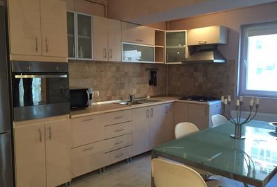 Apartament cu 3 camere decomandat în Vitan-Bârzești