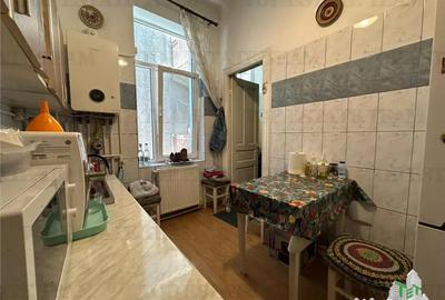 Apartament cu 3 camere semidecomandat în Central - 1