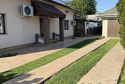 Casă cu 3 camere decomandat în Cordun