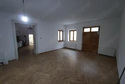 Casă în Central - 1