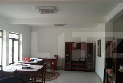 Spa?iu comercial in Fundu Moldovei - 1