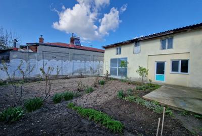 Casă cu 3 camere în Central - 1