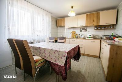 Casă cu 4 camere cu Teren 1000 Mp în Mitreni