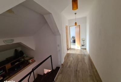 Apartament cu 4 camere decomandat în Sărari