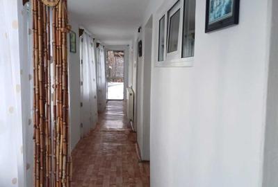 Casă cu 4 camere în Central