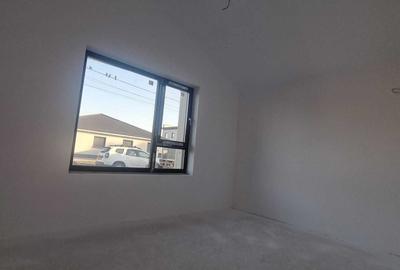 Casă cu 4 camere cu Teren 440 Mp în Ghiroda - 2