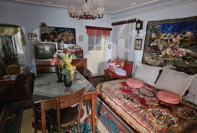 Casă cu 3 camere cu Teren 2796 Mp în Central