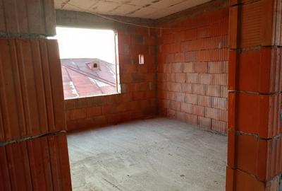 Casă cu 4 camere cu Teren 1200 Mp în Corabia