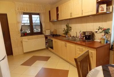 Casă cu 5 camere cu Teren 380 Mp în Central - 1