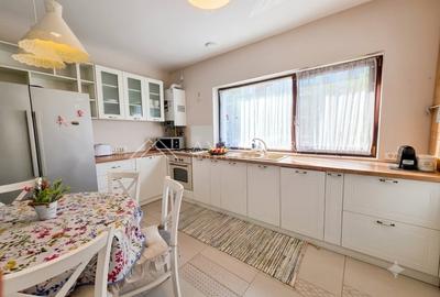 Duplex cu 5 camere cu Canalizare în Florești