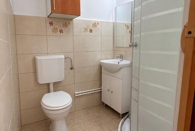 Garsonieră decomandată în Decebal