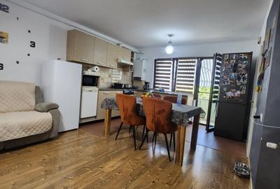 Apartament cu 3 camere semidecomandat, mobilat în Florești