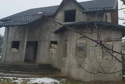 Casă cu Teren 680 Mp în Cătămărești - 1