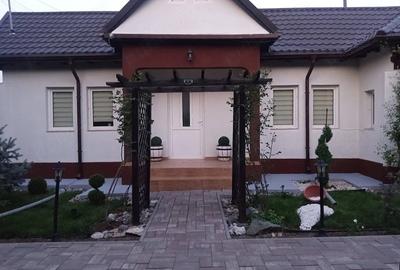 Casă cu 3 camere cu Teren 1108 Mp în Cornu - 2