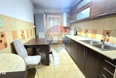 Apartament cu 3 camere decomandat în Vitrometan