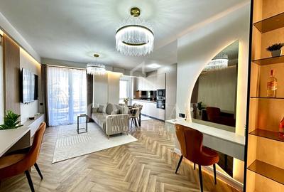 Apartament cu 3 camere semidecomandat, mobilat în Florești