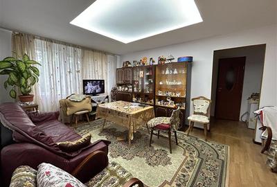 Apartament cu 3 camere semidecomandat în Republicii
