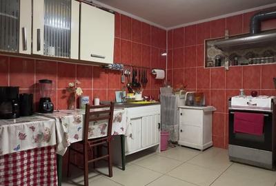 Casă individuală cu 4 camere cu Canalizare în Eroii Revoluției - 8