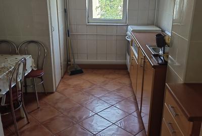 Apartament cu 4 camere decomandat în Dacia