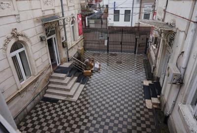 Casă cu 21 camere cu Canalizare în Parcul Carol - 6