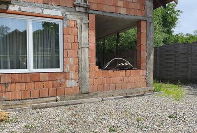Casă cu Teren 948 Mp în Bejan