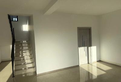 Casă cu 6 camere cu Teren 178 Mp în Central