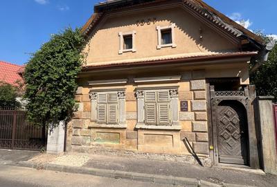 Casă individuală cu 2 camere cu Canalizare în Schei - 1