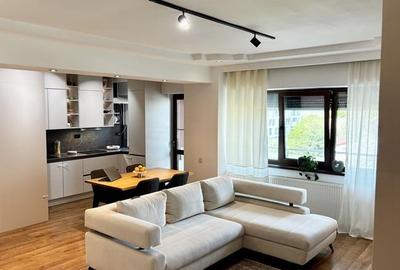 Apartament cu 3 camere semidecomandat, mobilat în Pipera