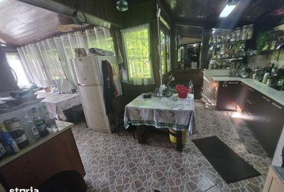 Casă cu 7 camere cu Teren 766 Mp în Central