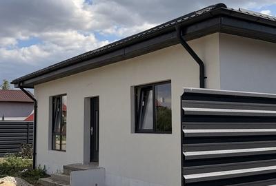 Casă cu 3 camere cu Teren 300 Mp în Central - 1
