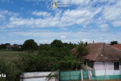 Casă cu 4 camere în Sânleani