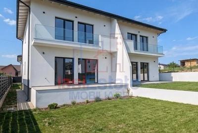 Casă cu 4 camere decomandat cu Teren 300 Mp în Bârnova