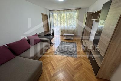 Apartament cu 3 camere decomandat în Cornișa