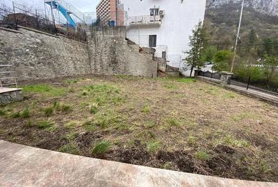 Casă cu Teren 750 Mp în Central