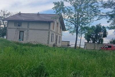 Casă cu 8 camere în Poiana - 2
