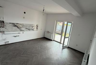Casă cu 4 camere cu Teren 300 Mp în Central
