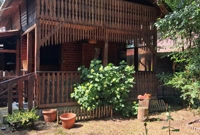 Casă cu 2 camere cu Teren 250 Mp în Reci