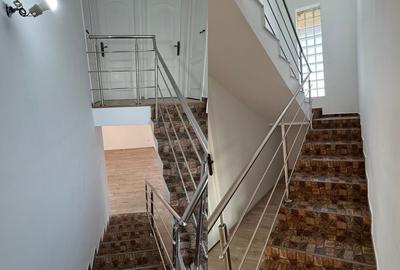 Casă cu 4 camere în Central