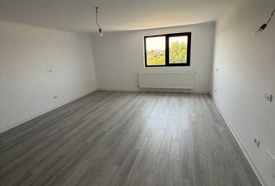 Casă cu 4 camere în Domnești