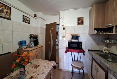 Apartament cu 2 camere decomandat, mobilat în 9 Mai - 7