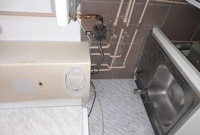 Apartament cu 3 camere nedecomandat în Rahova