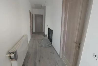 Casă cu 5 camere cu Teren 400 Mp în Central