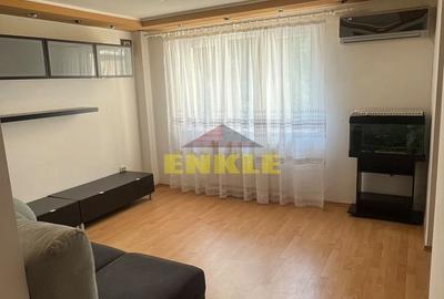 Apartament cu 3 camere decomandat, mobilat în Central