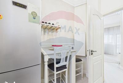 Apartament cu 3 camere semidecomandat, mobilat în Centrul Istoric - 1