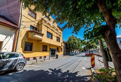 Apartament cu 2 camere semidecomandat, mobilat în Central