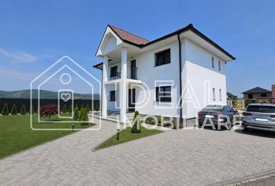 Casă individuală cu 5 camere cu Canalizare în Cristian - 1